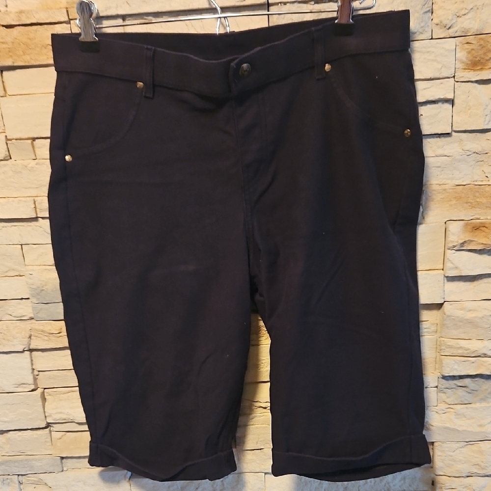 Hue Women's  Black Shorts